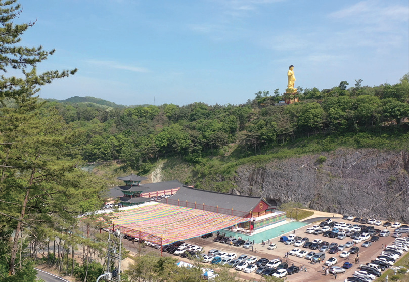 부처님오신날 만불산 만불사의 전경